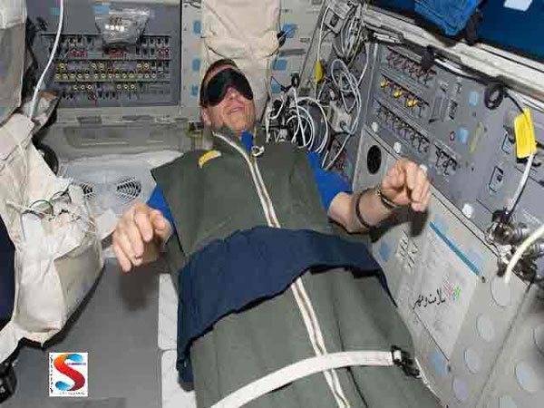 مشکلات جسمی و روانی خوابیدن فضانوردان در فضا